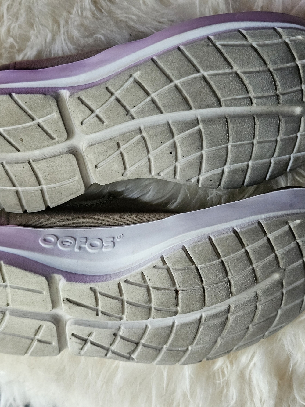 OOFOS OOmg eeZee Low Slip-On Recovery Shoes Taupe / White – Size - Picture 9 of 12